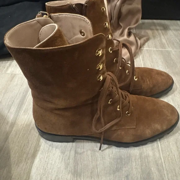 Norrie Stuart Weitzman Brown Lace-Up Boots with Gold Eyelets size 9.5 - Picture 2 of 3